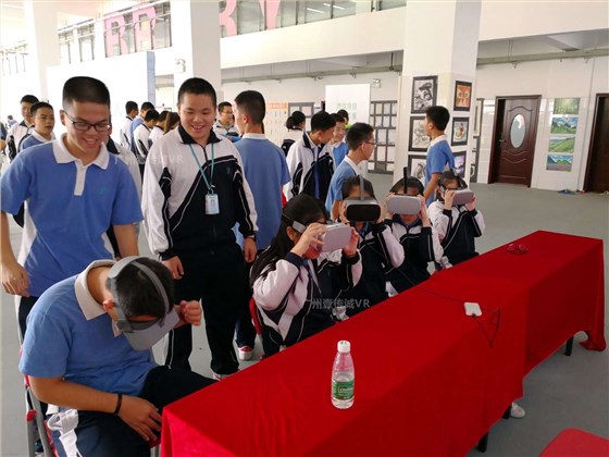 （VR安全教育&mdash;&mdash;学生体验我司产品）